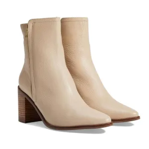 Desirable Fashion Boot In Off White