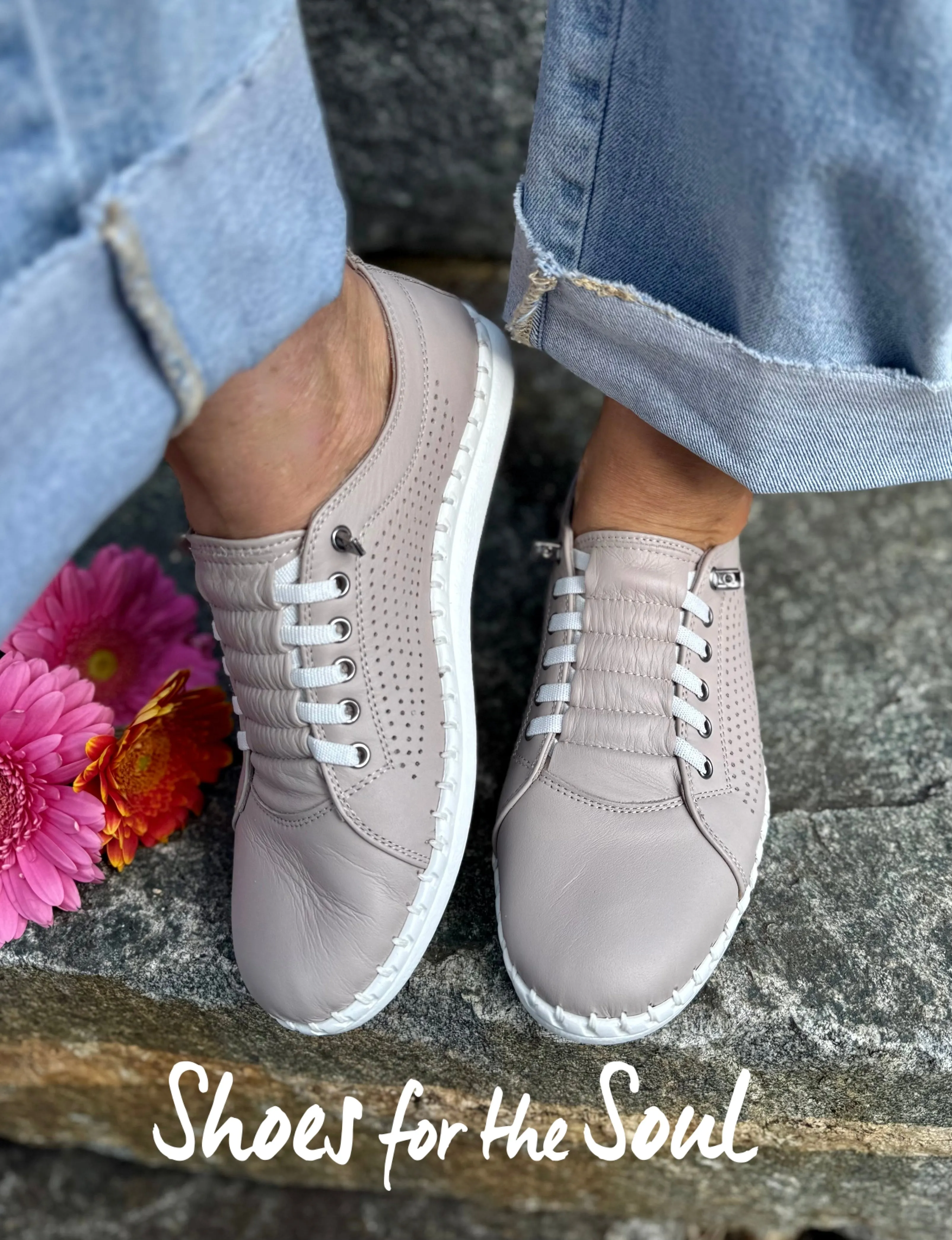 Everly Leora 01 Size 40 only