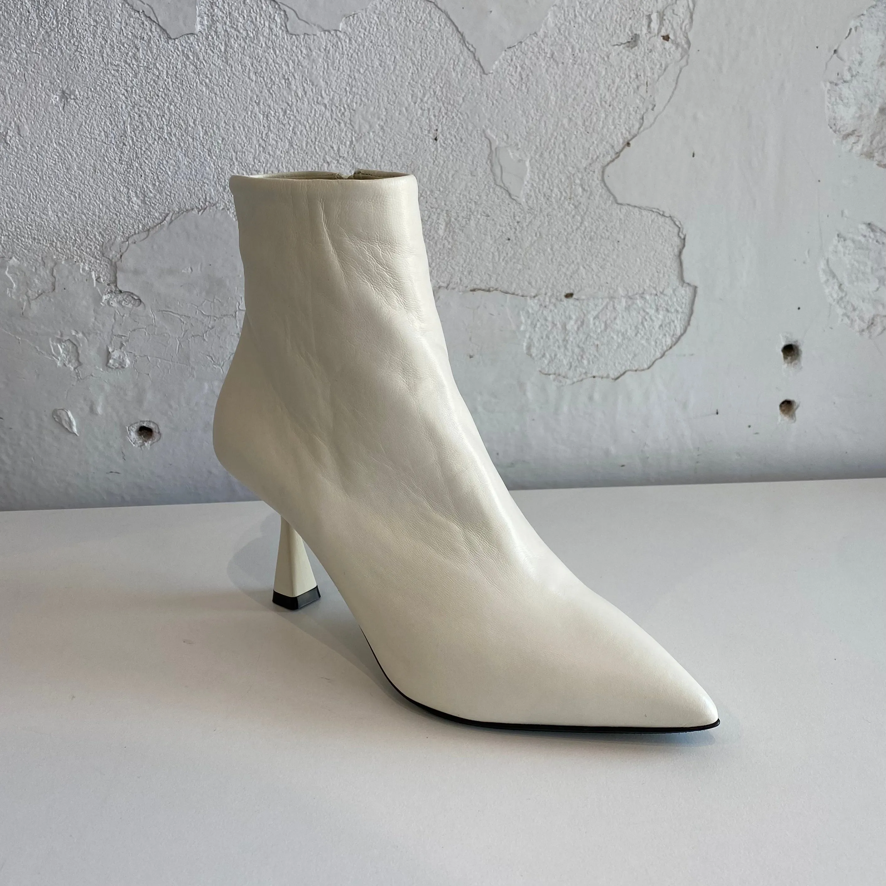 Isabelle Paris FE404 White
