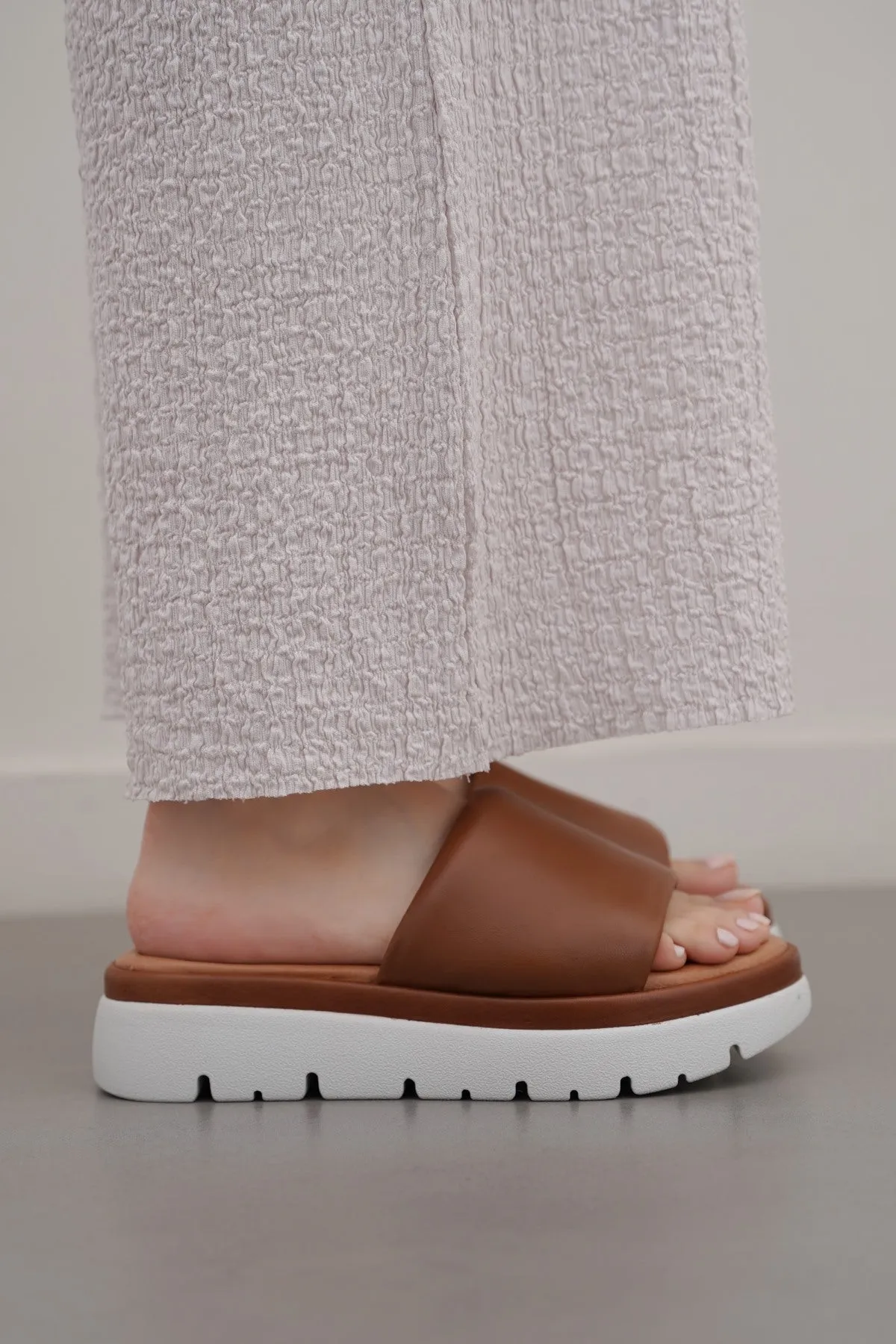 LEATHER MAMA PLATFORM SLIDES