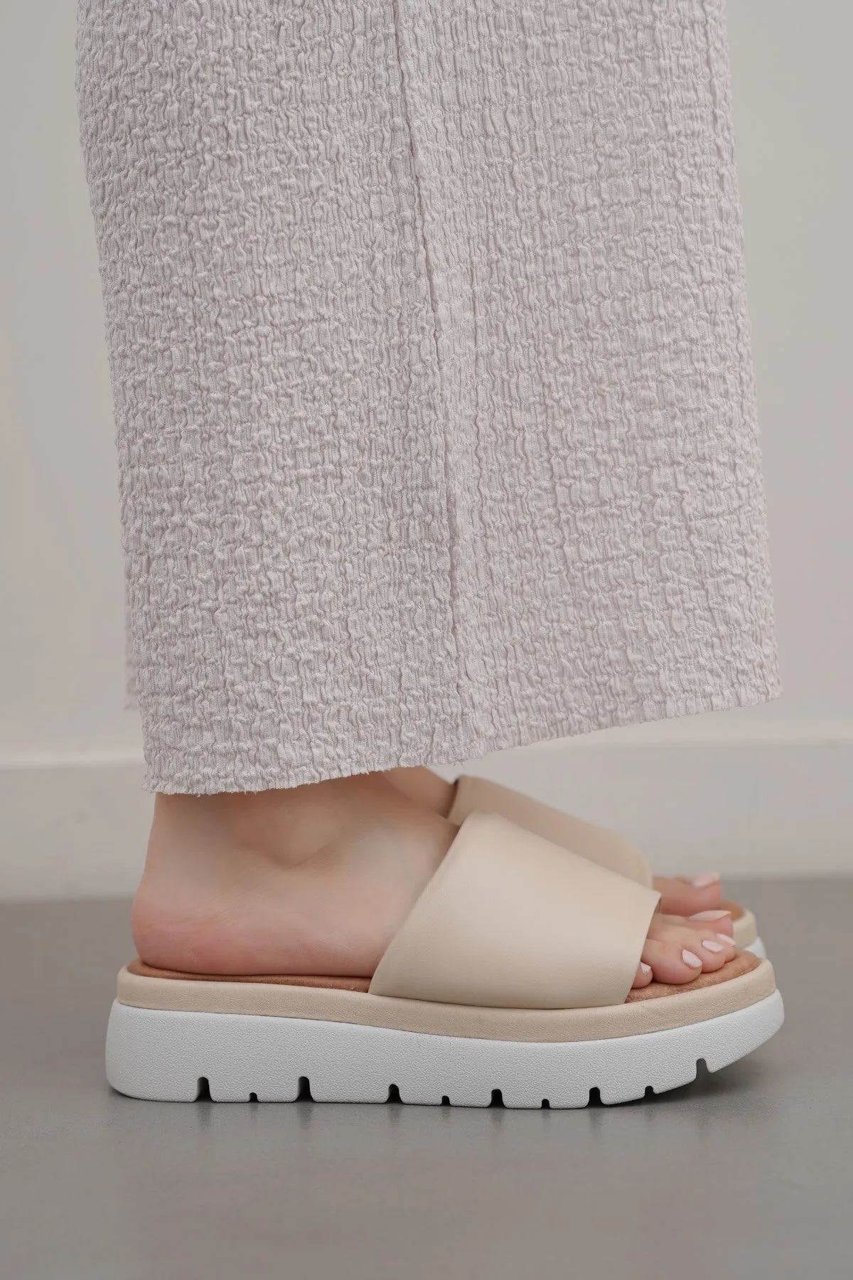 LEATHER MAMA PLATFORM SLIDES