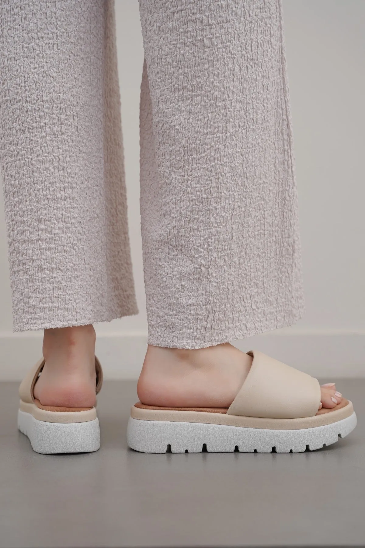 LEATHER MAMA PLATFORM SLIDES