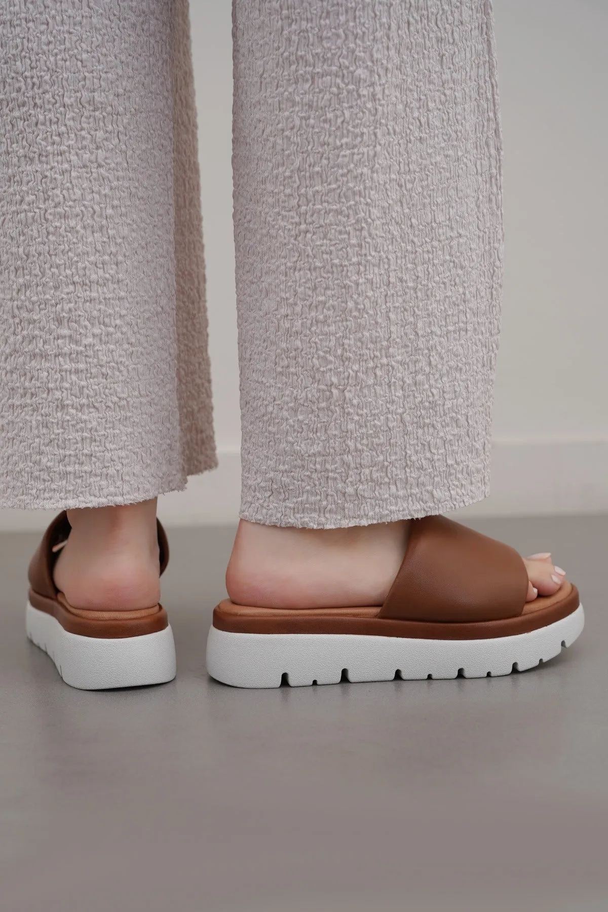 LEATHER MAMA PLATFORM SLIDES
