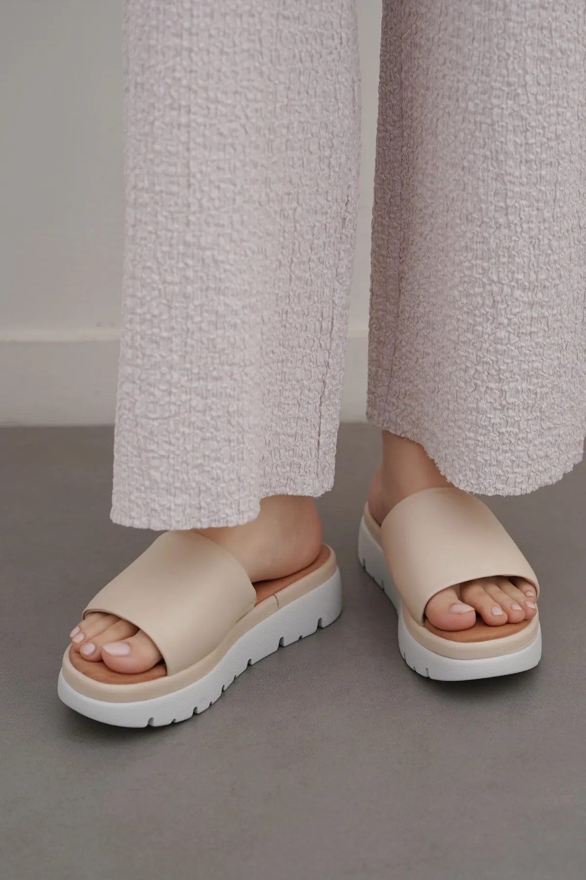 LEATHER MAMA PLATFORM SLIDES