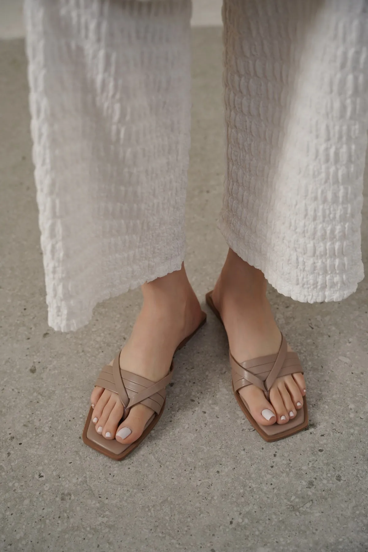 LUCCA STRAPPY SLIDES