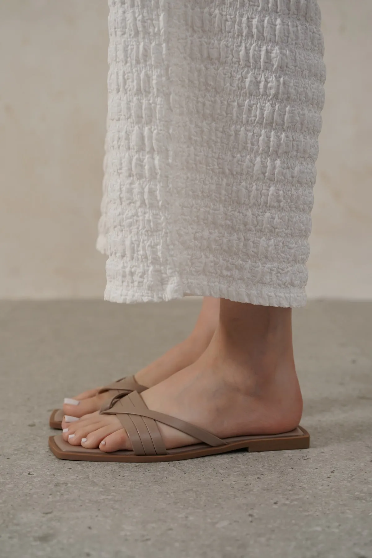LUCCA STRAPPY SLIDES