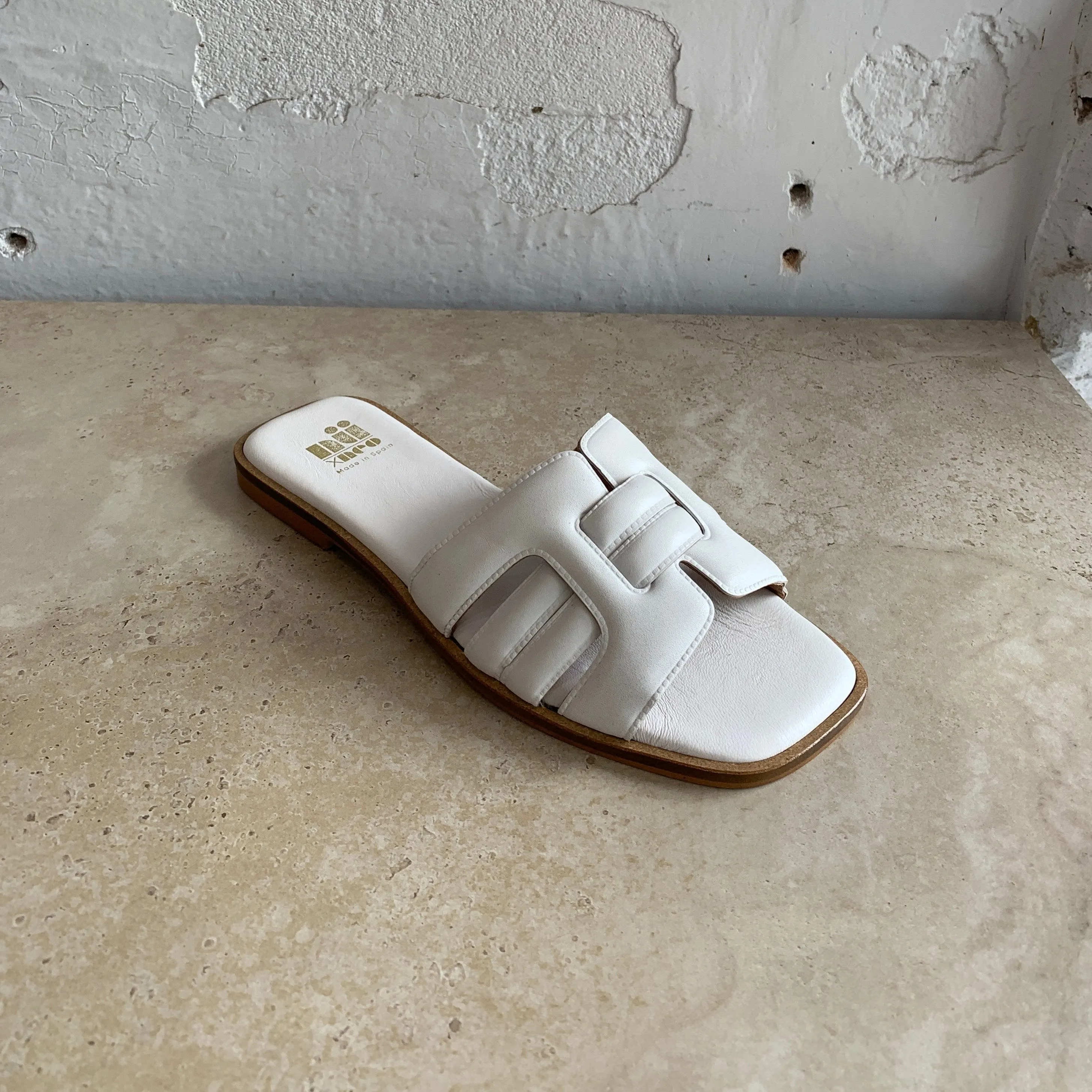 N x Neo Oona White