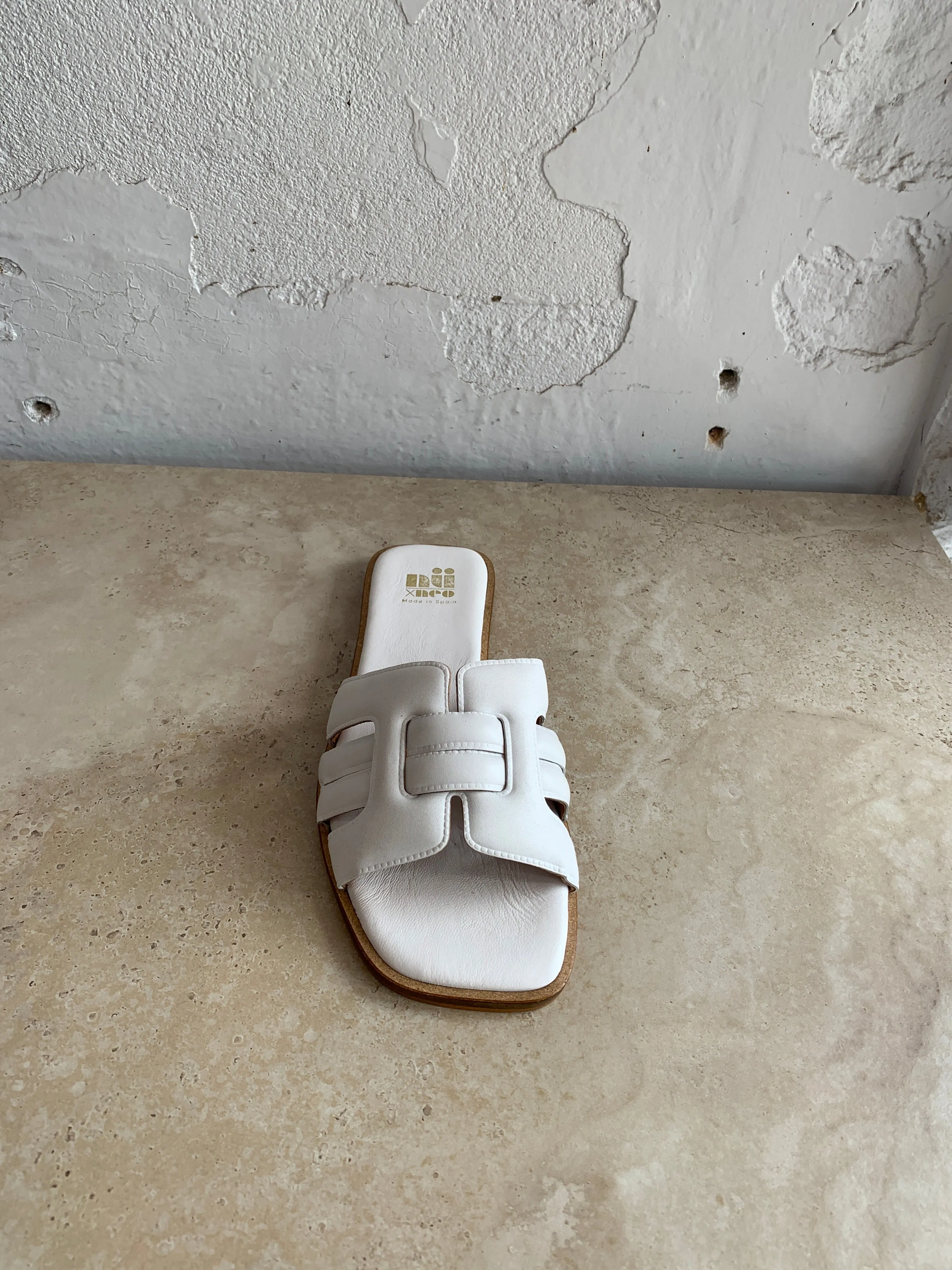 N x Neo Oona White