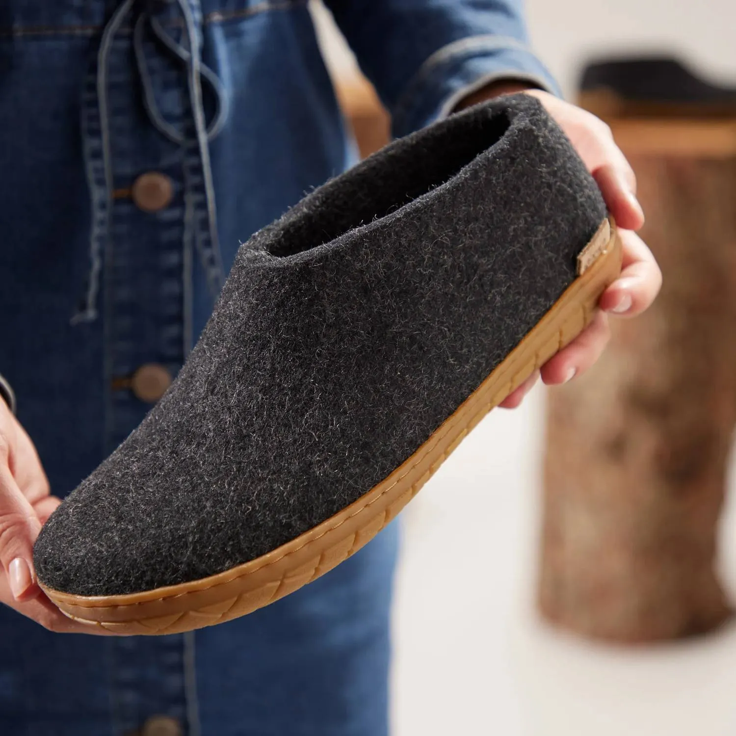 Unisex Felt Slipper With Honey Natural Rubber Sole In Charcoal