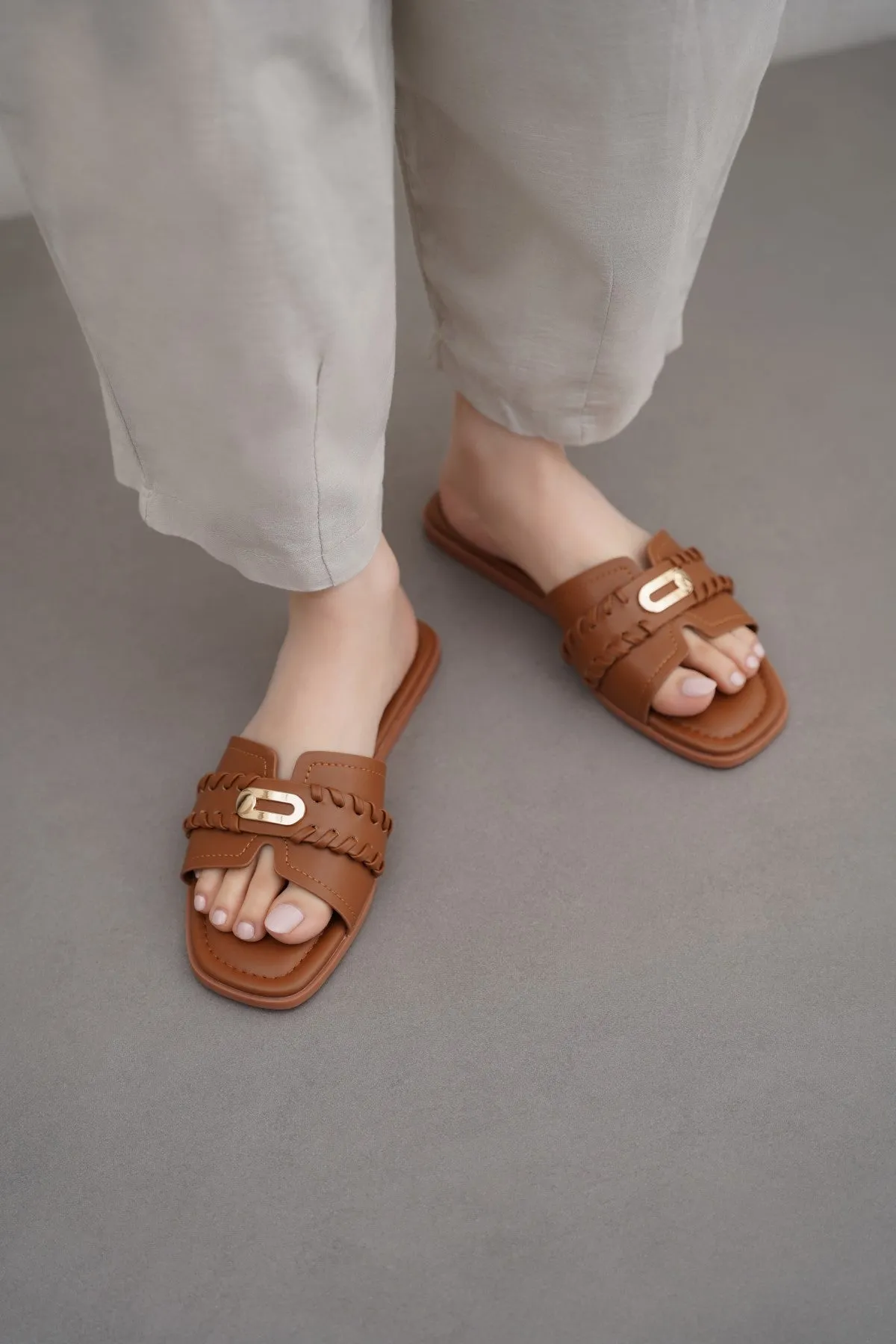 WHIPSTITCH SLIDES