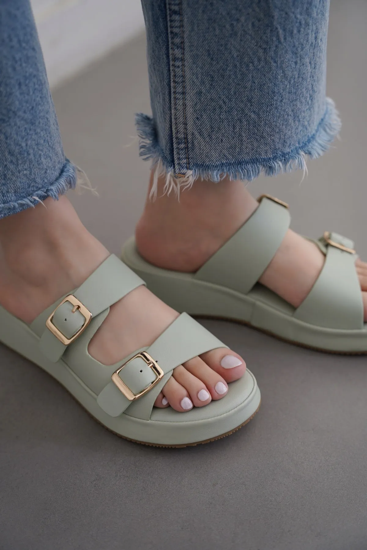 WIDTH ADJUSTABLE MAMA SLIDES