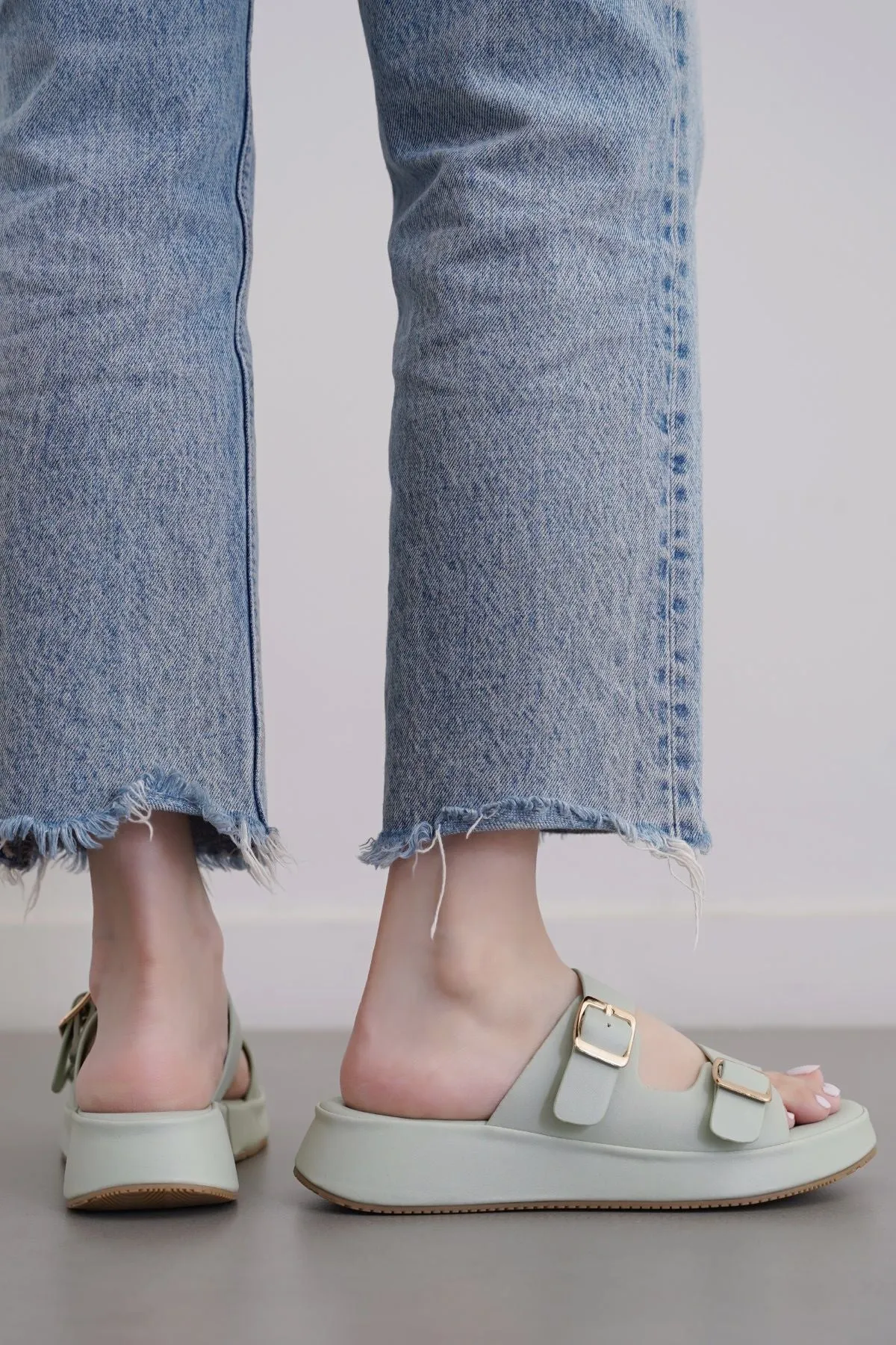 WIDTH ADJUSTABLE MAMA SLIDES