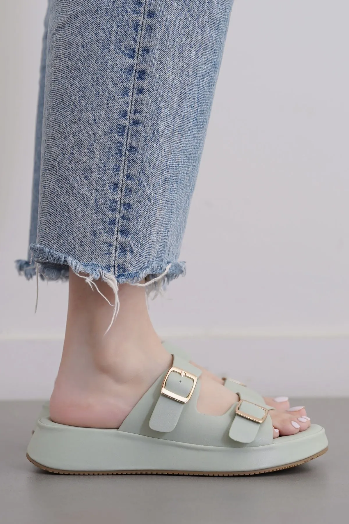 WIDTH ADJUSTABLE MAMA SLIDES