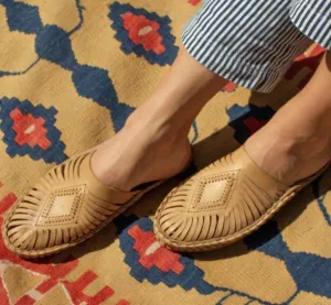 Women's Diamond Slide Sandals In Honey