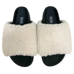 Women's Fuzzy Slipper In White