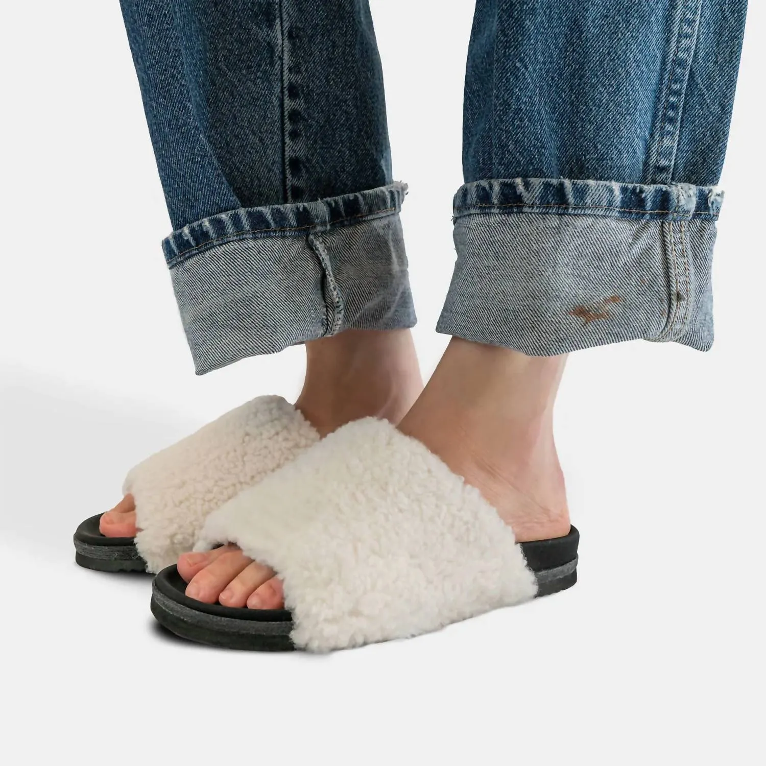 Women's Fuzzy Slipper In White