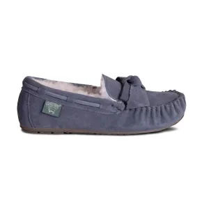 Women's Scarlet Sheepskin Moc In Grey