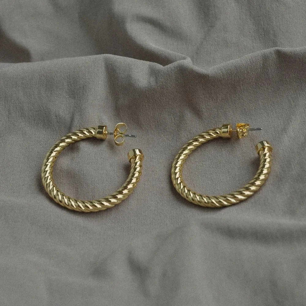 Zahar Wren Earrings Gold